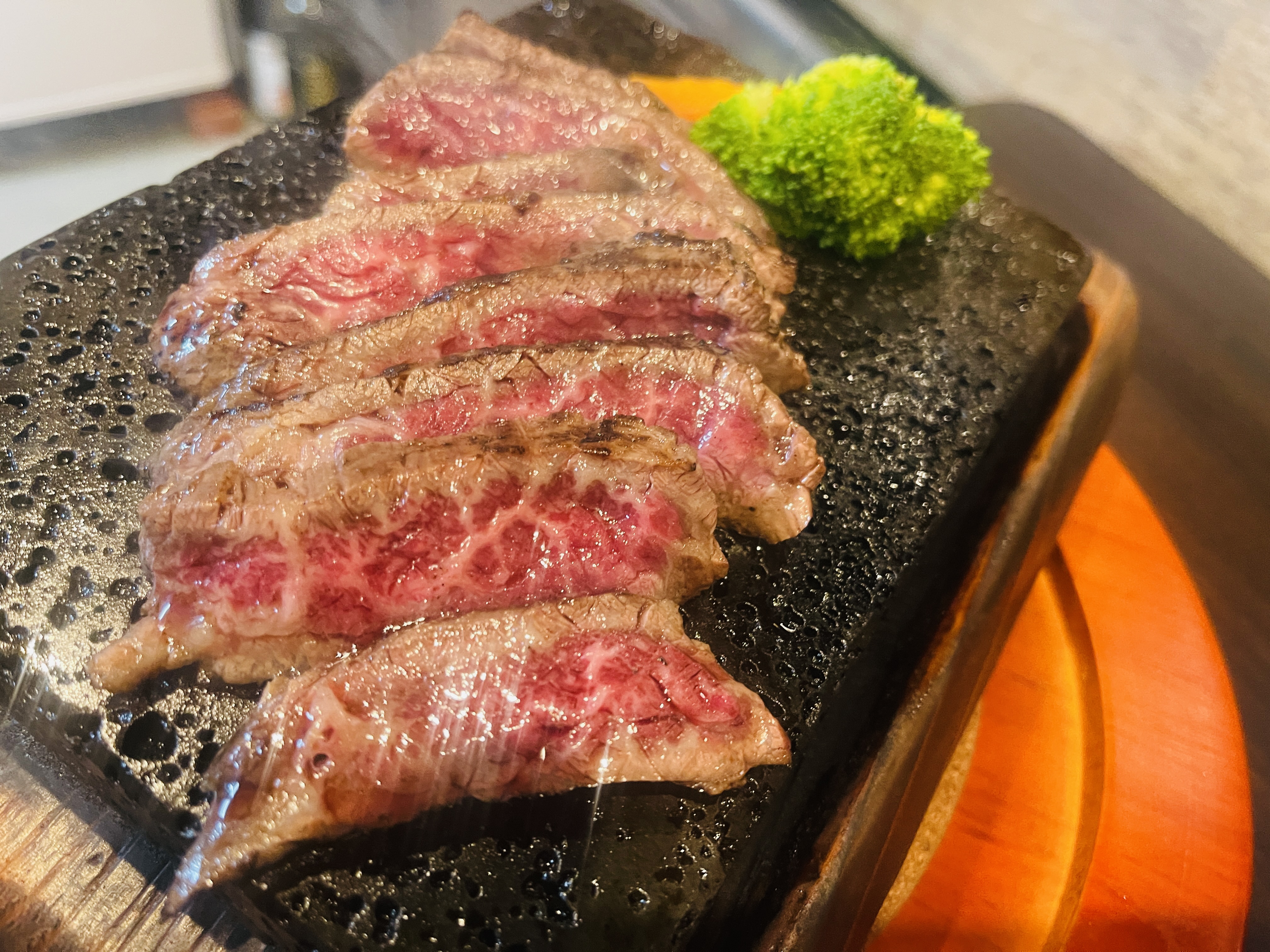 幻和牛ハラミ ステーキ溶岩焼き